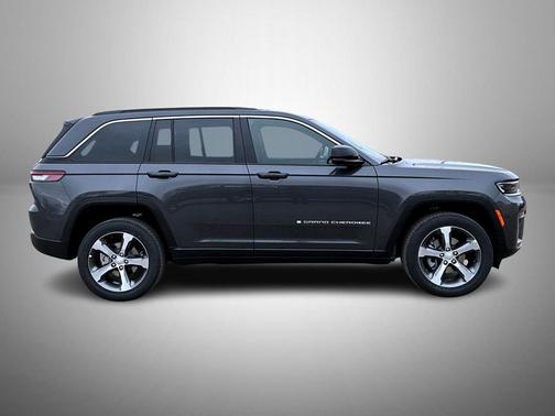 Baltic Gray Metallic Clearcoat 2026 Jeep Grand Cherokee Limited