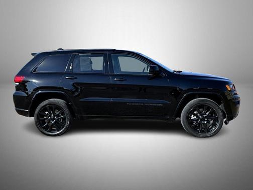 2022 Jeep Grand Cherokee Laredo