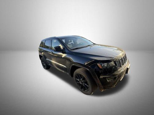 2022 Jeep Grand Cherokee Laredo