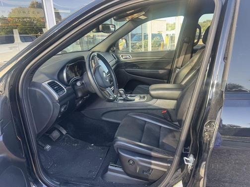 2022 Jeep Grand Cherokee Laredo
