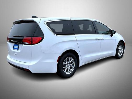 2026 Chrysler Voyager LX