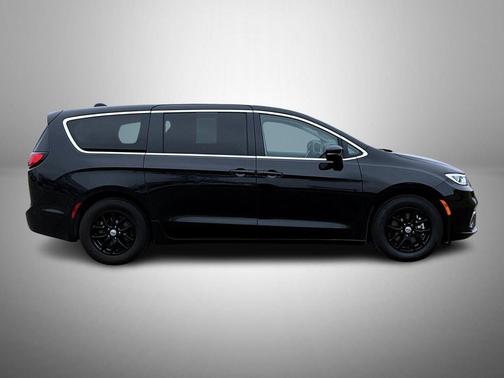 Diamond Black Crystal Pearlcoat 2024 Chrysler Pacifica Touring L