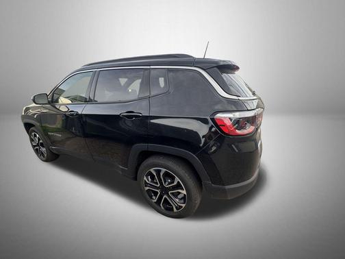 Diamond Black Crystal Pearlcoat 2024 Jeep Compass Limited