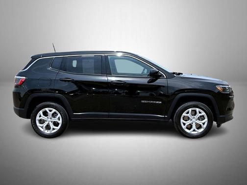 Diamond Black Crystal Pearlcoat 2024 Jeep Compass Sport