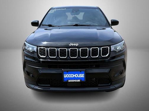 Diamond Black Crystal Pearlcoat 2024 Jeep Compass Sport