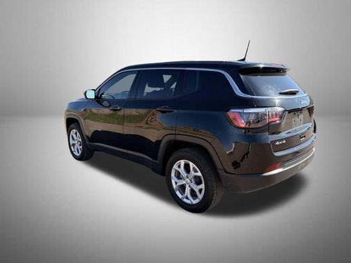 Diamond Black Crystal Pearlcoat 2024 Jeep Compass Sport