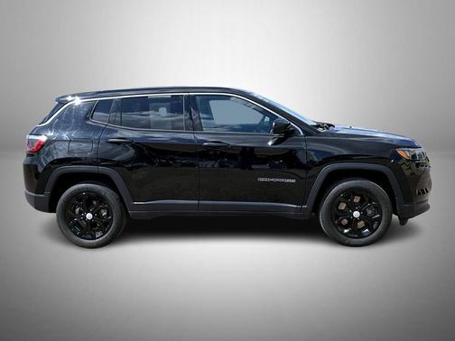 Diamond Black Crystal Pearlcoat 2024 Jeep Compass Sport