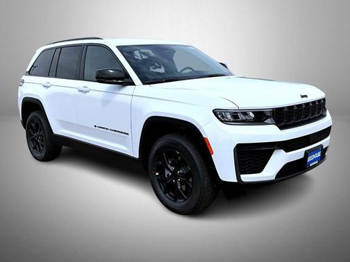Bright White Clearcoat 2026 Jeep Grand Cherokee Altitude