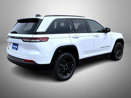 Bright White Clearcoat 2026 Jeep Grand Cherokee Altitude
