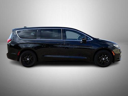 Diamond Black Crystal Pearlcoat 2025 Chrysler Pacifica L