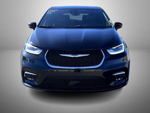 2025 Chrysler Pacifica L