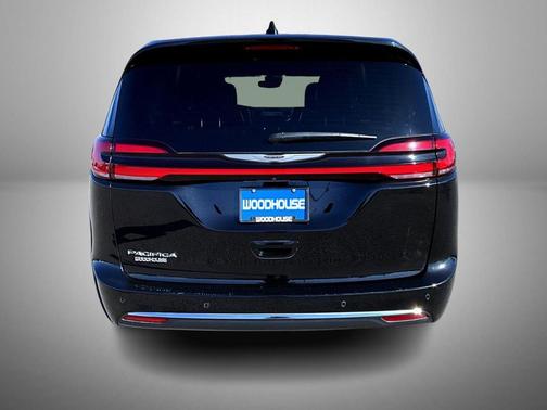 2025 Chrysler Pacifica L