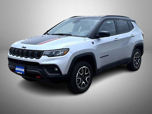 Silver Zynith Metallic Clearcoat 2025 Jeep Compass Trailhawk