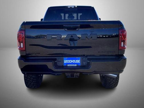 Diamond Black Crystal Pearlcoat 2026 RAM 2500 Big Horn Crew Cab 4x4 6'4' Box