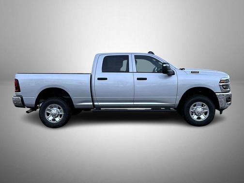 2026 RAM 2500 Tradesman Crew Cab 4x4 6'4' Box
