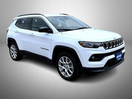 Bright White Clearcoat 2023 Jeep Compass Latitude Lux