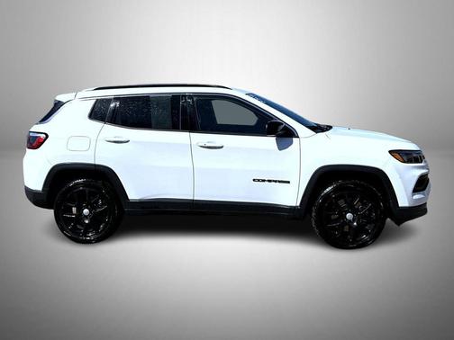Bright White Clearcoat 2023 Jeep Compass Latitude Lux