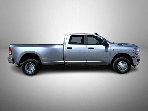 Billet Silver Metallic Clearcoat 2024 RAM 3500 Big Horn Crew Cab 4x4 8' Box