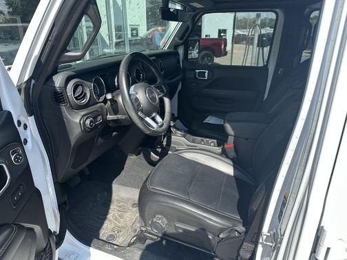 2023 Jeep Wrangler 4-Door Sahara 4x4