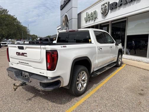 White Frost Tricoat 2022 GMC Sierra 1500 SLT