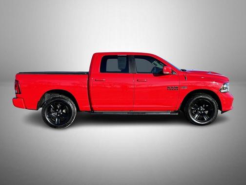2017 RAM 1500 Night Crew Cab 4x4 5'7' Box