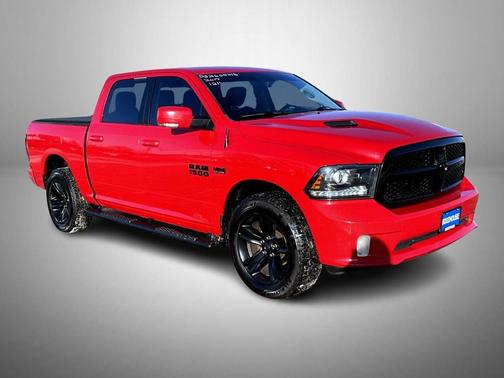 2017 RAM 1500 Night Crew Cab 4x4 5'7' Box