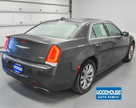 2016 Chrysler 300 Limited