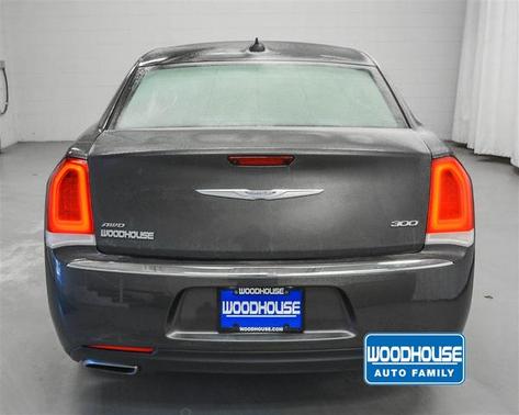 2016 Chrysler 300 Limited