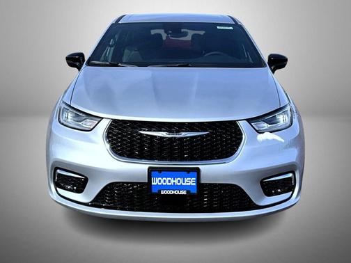 Silver Mist Clearcoat 2026 Chrysler Pacifica L