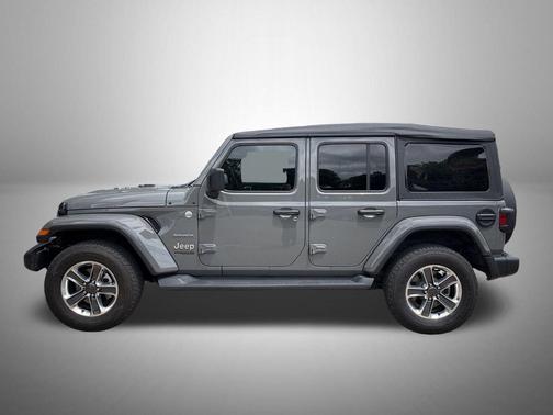 Sting-Gray Clearcoat 2022 Jeep Wrangler Unlimited Sahara