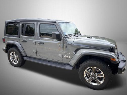 Sting-Gray Clearcoat 2022 Jeep Wrangler Unlimited Sahara