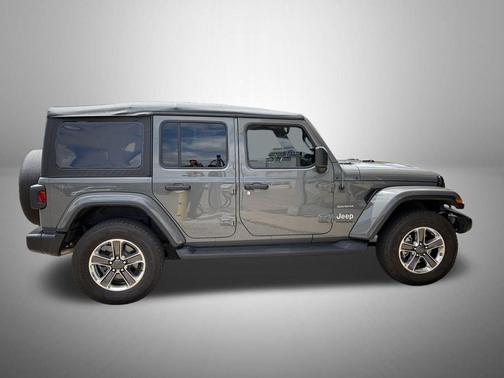 Sting-Gray Clearcoat 2022 Jeep Wrangler Unlimited Sahara
