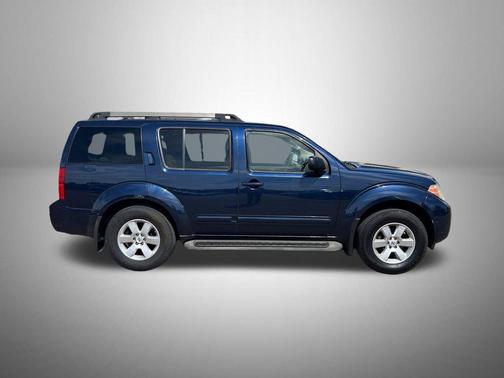 Navy Blue Metallic 2011 Nissan Pathfinder SV