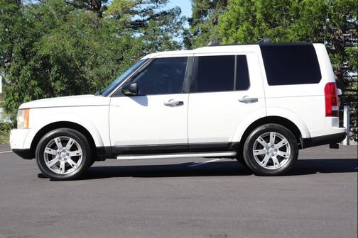 White 2009 Land Rover LR3 HSE 4x4 4dr SUV w/ Rear Seat and Climate Package