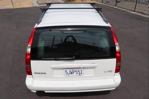 White 1998 Volvo V70 Base 4dr Wagon
