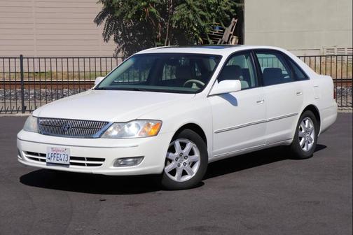White Diamond Pearl 2001 Toyota Avalon XLS