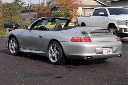 2003 Porsche 911 Carrera 4