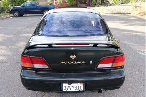 Green 1997 Nissan Maxima GXE
