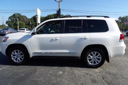 2017 Toyota Land Cruiser Base