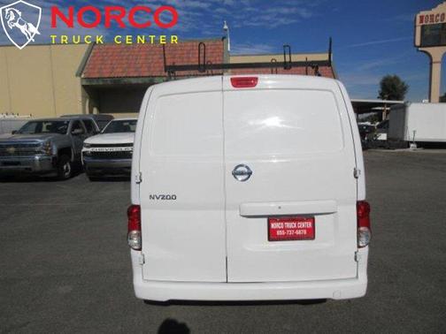Photo 4 of 16 of 2017 Nissan NV200 SV