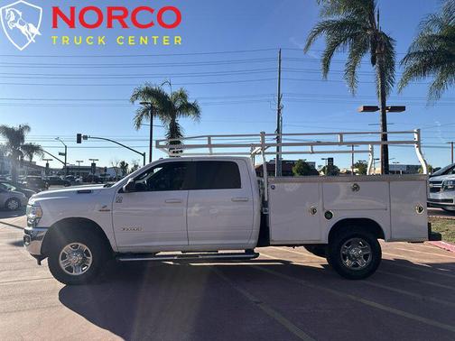 2022 RAM 3500 Big Horn Crew Cab 4x4 8' Box