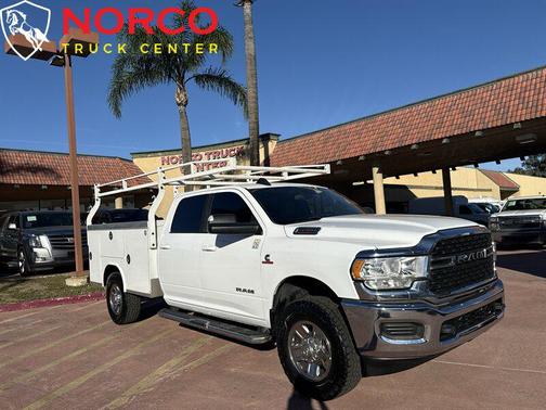 2022 RAM 3500 Big Horn Crew Cab 4x4 8' Box