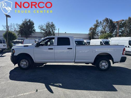 2023 RAM 2500 Tradesman Crew Cab 4x2 8' Box