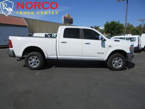 2020 RAM 2500 Laramie Crew Cab 4X4 6'4' Box