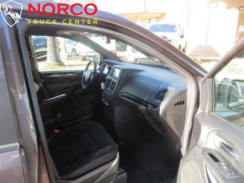 Photo 4 of 20 of 2019 Dodge Grand Caravan SE