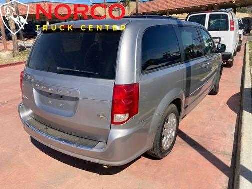 Photo 3 of 11 of 2014 Dodge Grand Caravan AVP/SE