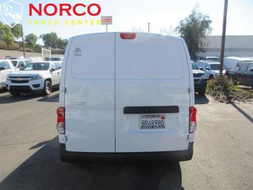 Photo 3 of 17 of 2015 Nissan NV200 S