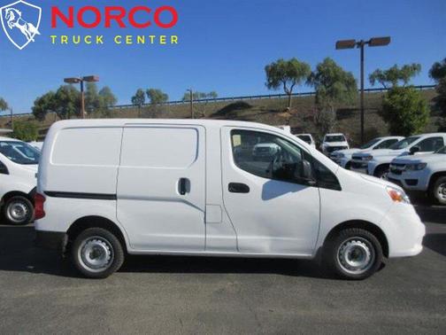 Photo 1 of 17 of 2015 Nissan NV200 S