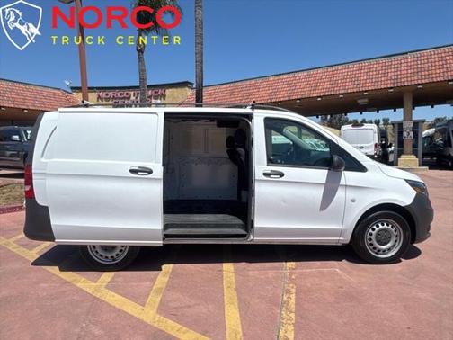 2017 Mercedes-Benz Metris Base