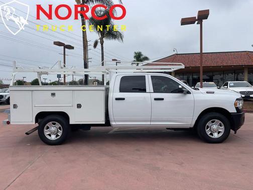 2021 RAM 2500 Tradesman Crew Cab 4x2 8' Box